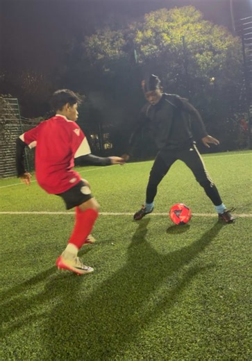 Iniesta's Clinical Finish in Football