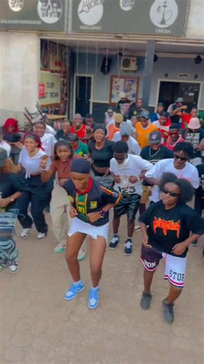 16K views · 882 reactions | école de danse by ONE PEACE ✊❤️ le chanteur de El vino 壟le continent  cours de danse ib(694234962 Yaoundé ❤️ un partage svp  | One Peace Dance Academy | Facebook