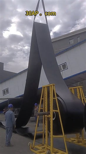 The 1m steel mesh steel belt is being replaced by 1km steel belt. # The construction site is real shot. Thanks to the boss for buying our conveyor belt. | China. Conveying equipment factory