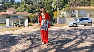 2.8K views · 63 reactions | Reforma Total De Uma Casa Colonial Que Se Transformará Em Uma Casa Moderna • DIÁRIO DE OBRA #1 • LARISSA REIS ARQUITETURA Neste Diário de Obra mostro a reforma de uma casa com telhado colonial que se transforma em uma casa moderna com pele de vidro e pé direito duplo. A reforma demandou muita demolição, mas a transformação já começa a aparecer. | Larissa Reis Arquitetura | Facebook