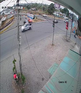 #AccidenteVial 😱 🚨Entre bus Macuchi y transporte urbano esto a la salida de la ruta del Río en Quevedo 📹 | TV REDES