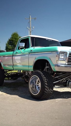 Destroying everyones ear drums idling around Lifted Truck Nationals last month😂 Love the sound of a big block Ford 460 with open headers but ready to have the exhaust done and back on to do some driving 🤟🏻 #fyp #foryou #trucktok #bigblockchop #bigblockford #choppin #dentside