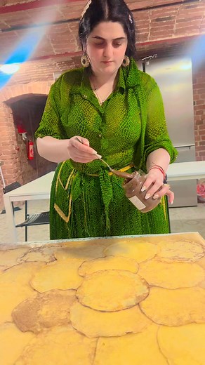 87K views · 1.1K reactions | Când nu ai ce face 來路 @Daca tot a fost la modă am încercat și noi 路路 | Yanis Giulia | Facebook