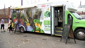 Fresh Moves Mobile Market Gives Chicago's South, West Sides Access to Produce