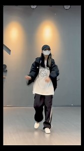 84K views · 5.7K reactions | #街舞高能感燃爆了 #dance 就这么水灵灵的跳了十秒#浅跳一下 #翻跳 #扭一扭 #fbreels #fyp @topfans | 一菲子 | Facebook