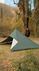 Soner Görse on Instagram: "Tarp Tent Setup A very stylish tent setup method that you can set up in the forest, in the rain or in the storm. #camping #outdoors #bushcraft #tent Ormanda, yağmurda, fırtınada kurabileceğiniz çok şık bir çadır kurulum yöntemi. #kamp"