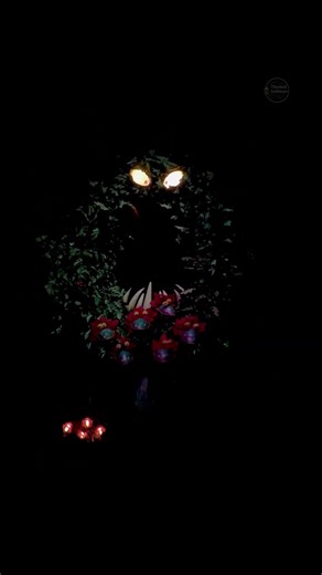 Singing Wreath | Haunted Mansion Holiday | Disneyland