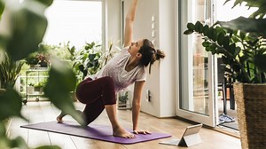 These 10-Minute Yoga Practices for Beginners Can Be Done Anywhere