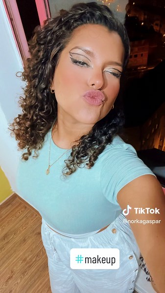 Vibrant Makeup Tutorial ft. RuPaul | Norka Gaspar