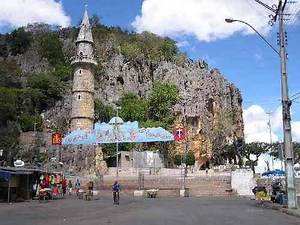Santuário de Bom Jesus da Lapa: Fé, História e Beleza Natural na Bahia
