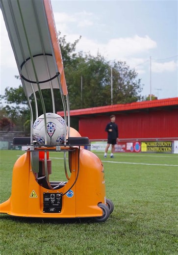 Reaction speed. Decision making. Shot-stopping under pressure. This GK drill uses the FORZA Ball Launcher and mannequins to recreate unpredictable, match-real scenarios. Built for keepers who train with intent. 🧤⚽ #BallLauncher #Drills #FootballTraining #GK #GoalKeeper