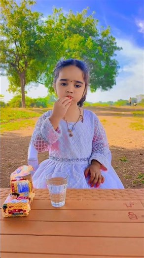 श्रावणी पार्ले बिस्किट पाण्यासोबत खाते Shravani Parle Biscuit Funny Comedy Video 🧑‍💼😳👌