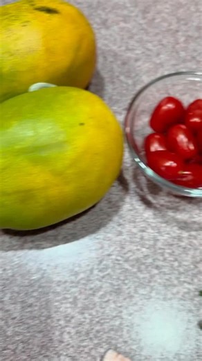 🌶️ These Mini Bell Pepper Poppers Disappear FAST Sweet, crunchy, juicy, and just a little zesty—these handheld poppers are the ultimate plant-based party snack. The mini peppers are the perfect bite-size vessel, and that mango filling? Totally addictive. Bonus: you can prep them ahead and chill until it’s time to serve. 🌱✨ Ingredients: • 40 mini bell peppers, tops cut and cored (about 24 oz) • 3 ripe mangoes, very finely diced (3 cups) • 1 Persian cucumber, very finely diced (½ cup) • 1 medium