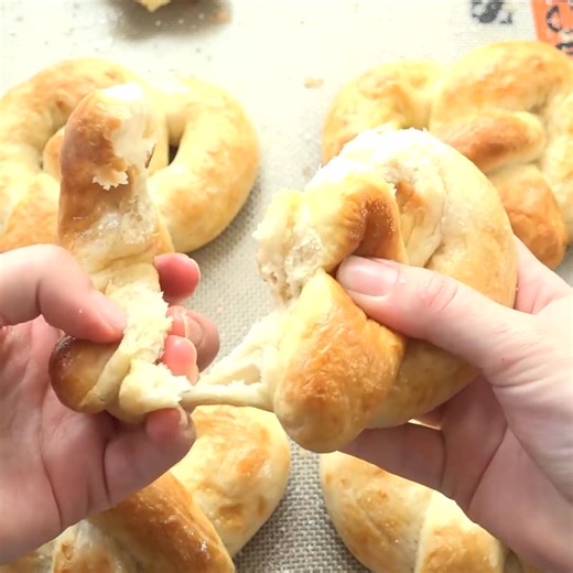 ❤️ Homemade Soft Pretzels Comment the word RECIPE below, & I'll send you a clickable link to the recipe. Many pretzel recipes require you to boil the pretzels. This recipe calls for baking only- with plenty of butter- to create the most delicious, soft and buttery pretzels ever! https://www.recipeboy.com/how-to-make-homemade-soft-pretzels/ | RecipeGirl