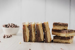 Caramel Chocolate Shortbread Bars - Lolo Home Kitchen
