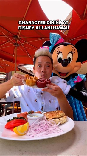 Character dining at the Disney Aulani Resort in Hawaii #disney #aulani #hawaii #oahu #disneyaulani #aulanidisneyresort | Foodwithmichel
