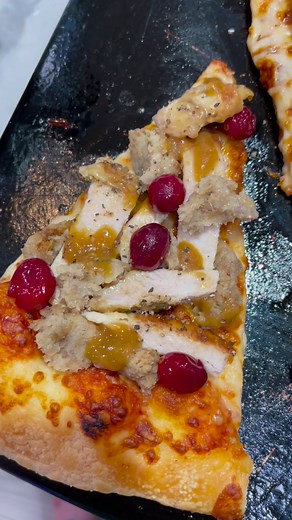 Thanksgiving Leftovers Pizza anyone? Smash or Pass? #Thanksgiving #ThanksgivingPizza #Leftovers #ThanksgivingLeftovers #LeftoversIdeas #ThanksgivingLeftoversPizza #Pizza #PizzaNight #PizzaLovers #PizzaForDinner #Dinner #Lunch #pizzahut | heathercoxzzz