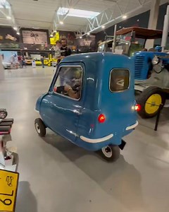 443K views · 3.9K reactions | Peel P50 – najmniejszy samochód świata już jeździ! Ma 134 cm długości, 132 cm wysokości i 99 cm szerokości i waży 59 kg. Figuruje w Księdze rekordów Guinnessa jako najmniejszy produkowany komercyjnie samochód. Muzeum czynne codziennie od 9-18. Do zobaczenia w Oławie | Muzeum Motoryzacji Wena w Oławie | Facebook