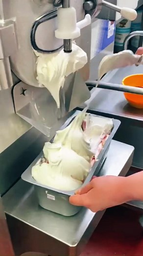 Raspberry ripple gelato 🍨 #gelato #icecream #foryoupage #fyp