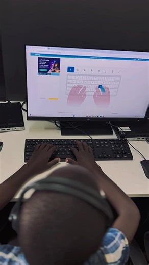 New to computers? We’ve got you covered! Simple. Practical. Beginner-friendly. Learning tech the easiest way. Book our Beginners computer Training from KES 100 📍M.O.B Lucky Summer 📞0759 226 872 #computertraining #digitalskills #learning #IT