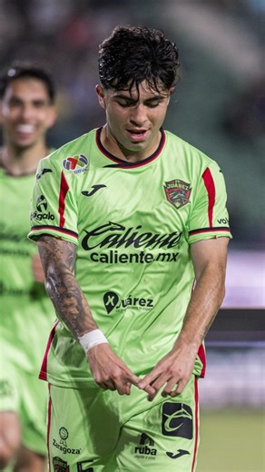 TV Azteca Deportes on Instagram: "¡Gol de Juarez!�� Denzell García mete un zurdazo que revienta la red tras una serie de rebotes en el área local���� #MásAcciónMásDiversión #ViernesBotanero @caliente_sports te presenta los mejores momentos mientras apuestas y ganas http://t.ly/-OB6z 🔴 EN VIVO: https://n9.cl/uwrnd����"