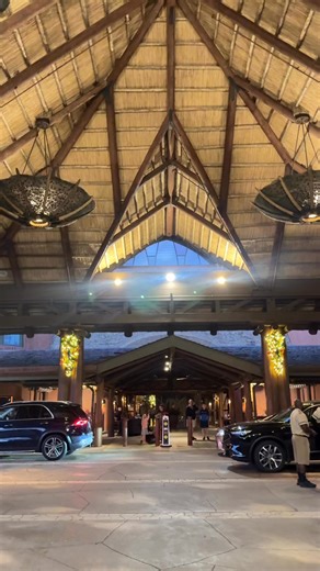 walking into the animal kingdom lodge lobby 🤎🤎🎄 #disneyworld #animalkingdomlodge #fblifestyle #fyp #foryou #fypage | Magically Universal