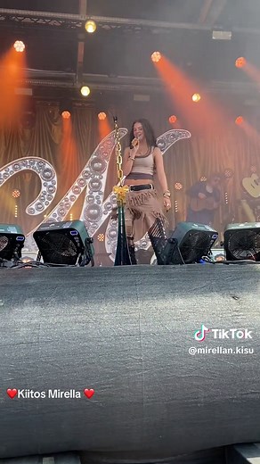 @Mirella Maailman paras keikka kiitos kun lauloit mulle tää on ollu mun unelma et laulat mulle ja nyt se toteutu kiitos ❤️❤️#mirella #mirella