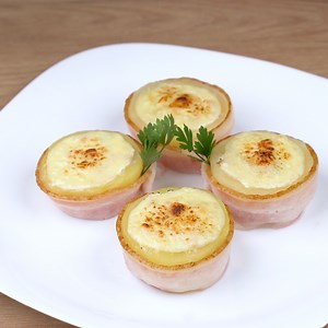 The best Stuffed Potatoes, you won't want to have it any other way! | That Recipe