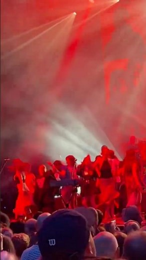Everybody dance - Belle and Sebastian