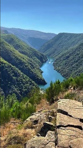 El corazón de la Ribeira Sacra: Navegando los Cañones del Sil