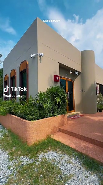 Groggy and Friends Coffee Roaster in Sri Racha: A Cozy Mini-Mall Style Cafe