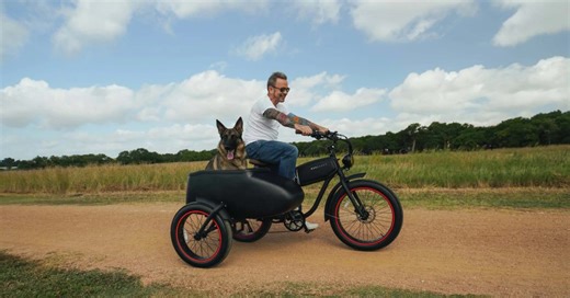 The Mod Easy Sidecar electric bike carries a passenger the fun, old-fashioned way