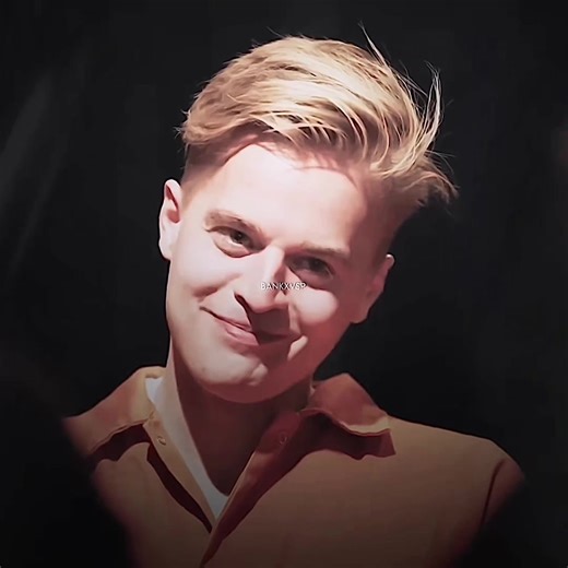 Ugh ik hou van dit liedje || ik ben zo happy dat ik bijna 3000 volgers heb like whaatt || ik ben ook blij met de mensen die ik heb leren kennen door dit account🥹 ik krijg dagelijks berichtjes van mensen die dan ineens gaan zeggen van ‘je edits zijn zo goed, je kan echt goed editten.” Dan smelt mn hart oprecht ☹️☹️ || @❥𝐁𝐩𝐧𝐤𝐳𝐢𝐭𝐭𝐫𝐬𝐩 @bqnkxvsp ⊹ ࣪ ˖ @Nova @joa