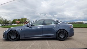 813K views · 129 reactions | 望825 HP Tesla Model S Performance takes on the Porsche Taycan Turbo S with Ceramic Brakes#tesla #models #ev #electricvehicle #elonmusk #musk #elon #porsche #taycan #porschetaycan #taycanturbos #porschetaycan #porschetaycanrurbos,#race #battery #electricity | GTBOARD.com | Facebook