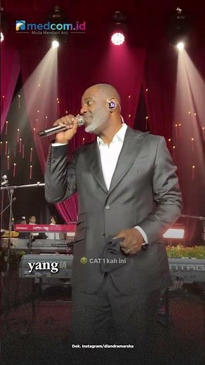 Surprise! Brian McKnight Appears at El Rumi–Syifa Hadju's Wedding