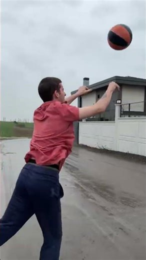 Impossible Trick Shot / İmkansız Basketbol Atışı 🏀