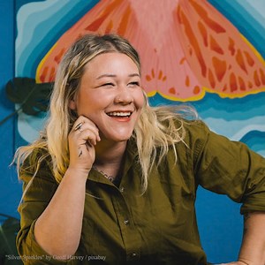 Delilah Reed, owner of The Loud Cicada, is creating our Pop-up Sprinkler Installation, and we couldn't be more excited! 🥳💦☀️ 🔶FREE admission to "Clearly Indigenous" 🔶Glass-blowing demonstrations and art-making 💦Pop-up sprinkler installation in the Art Garden 🔶FREE ice cream (while it lasts) 🔶Shuttle to see the Mid-America All-Indian Museum ⭐️ Thanks to Colby Sandlian of Sandlian Realty for supporting our free day. **[Clearly Indigenous: Native Visions Reimagined in Glass] organized by Mus