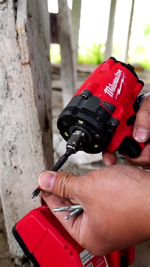 Bolt Removal Mode is genius. Full torque to break it loose, then RPMs drop so the fastener doesn't fly off. No more chasing nuts. 🎯 #milwaukee #boltremoval #smarttools #mechanictips #m18fid3