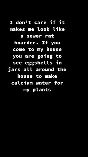 Egg shell fertilizer provides important nutrients to plants and vegetables. All you need is cleaned and crushed eggshells in a mason jar and cover them with clean water. Let it set put over night and use it to water your house plants or garden. #gardening #gardenhacks #backyardchickens #homestead #urbanhomestead #crunchymom