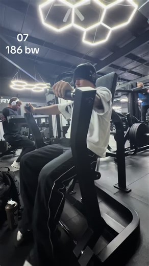 Achieve a Leaner Physique with Effective Posing