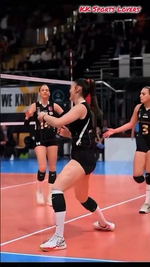 Unbelievable Volleyball Moment 🔥🏐 #Shorts#girlsvolleyball #sportshighlights #womensvolleyball