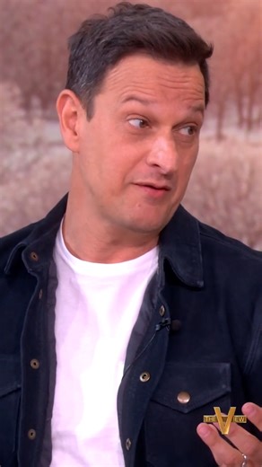 'Best Medicine' star Josh Charles looks back on working with Robin Williams in the beloved classic, 'Dead Poets Society.' | The View