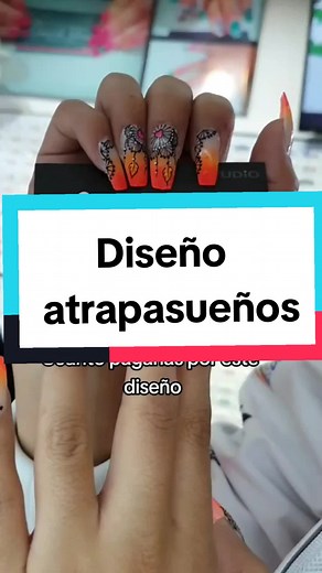 Colorido diseño de atrapasueños a mano