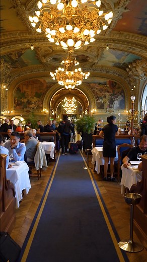 Pour cette nouvelle année, le Train Bleu est prêt à vous recevoir et à vous faire vivre de belles expériences culinaires ! ✨ 📸 Par @lephotographedudimanche | Restaurant Le Train Bleu Paris