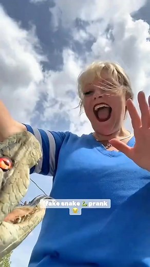 Face 🐍 prank 🤣🤣🤣#scare #scared #scareprank #prank #fun #funny #viral #trending #fyp #foryoupage #challenge #family | Prank LOL USA