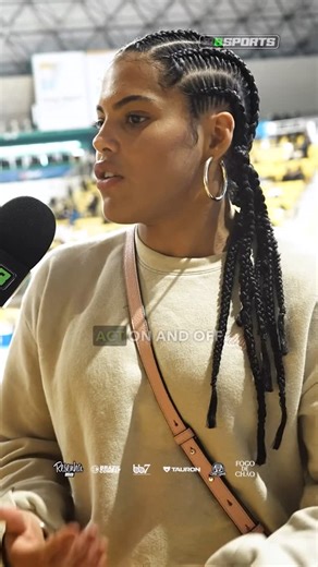 Marcell Fagundes | M8 SPORTS on Instagram: "Sarah Galvão está mais do que preparada para entrar em ação em seu primeiro Mundial da IBJJF como faixa-marrom. No primeiro dia de competição, nesta quinta, Sarah está acompanhando o desempenho de atletas da Atos e entrando no clima do torneio mais aguardado do calendário. Com Jiu-Jitsu correndo no sangue, @sarah_galvao1 falou sobre a importância de ter os pais, @angelicagalvao e @galvaobjj , como inspiração. Ela vai performar amanhã, dia 30, no segund