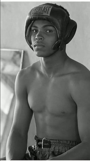 How fast time flies… From Cassius Clay to Muhammad Ali 👑 ( 1942-2016 )