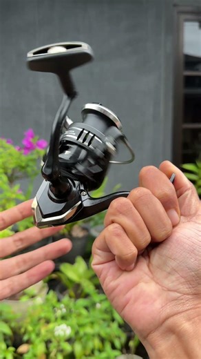 A handsome fishing reel on a minimalist budget. The Zorro Centaury power handle spinning reel.