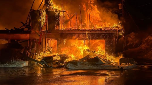 Large fire breaks out at 43 Mall shopping plaza in West Sand Lake