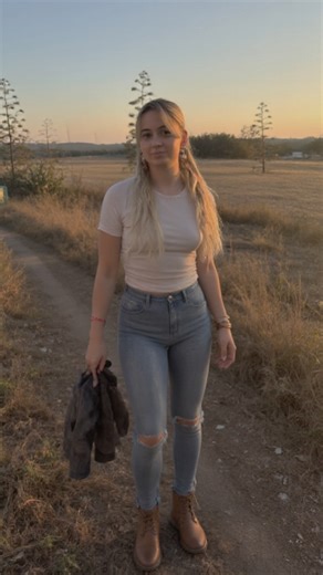 @fendtmeli on Instagram: "👀🧚‍♀️ #farming #18 #farmergirl"